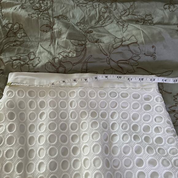 Banana Republic | Dot Lace Pencil Skirt Size 4P - Picture 7 of 10